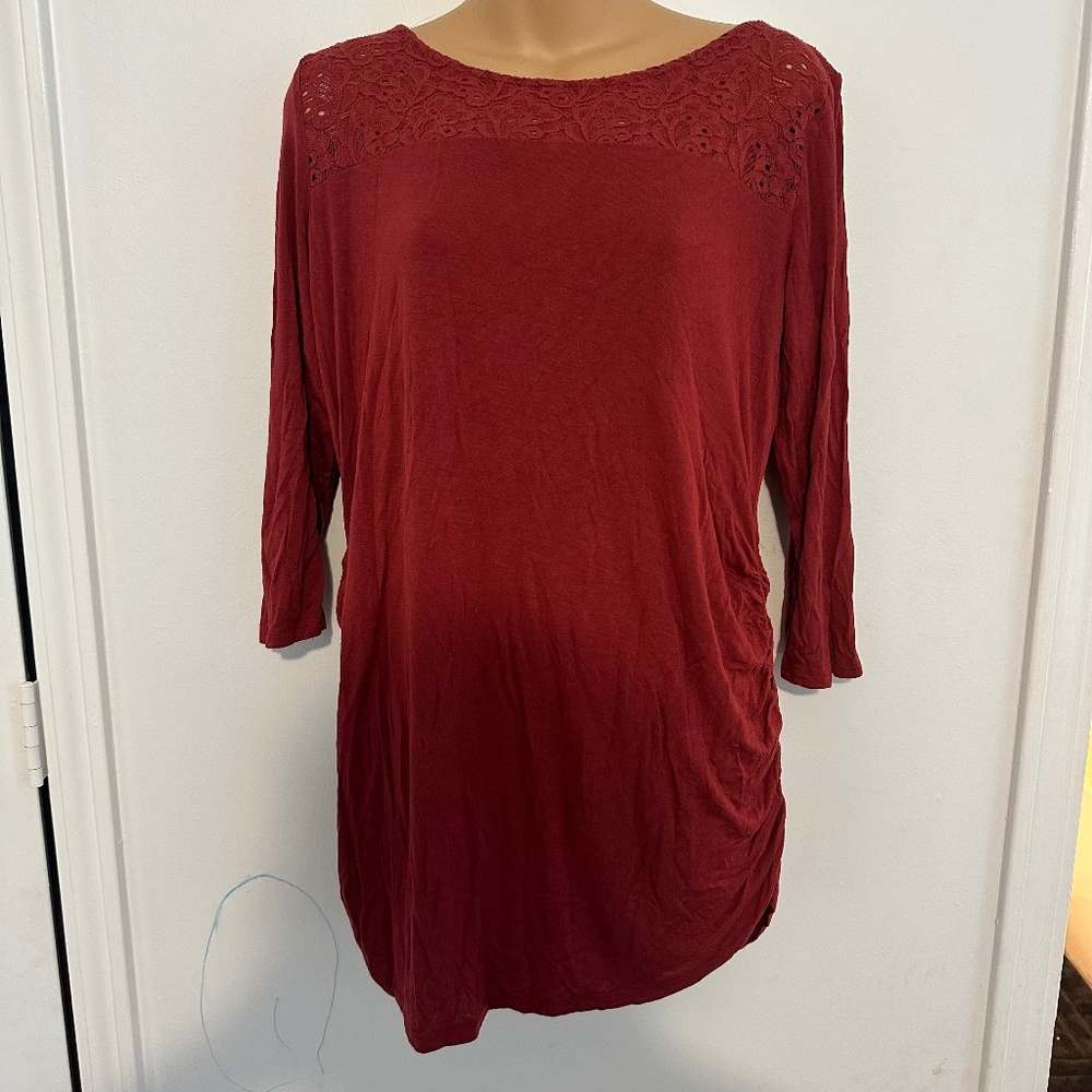 Motherhood Maternity Red Long Sleeve Top with Lace Detail in L‎